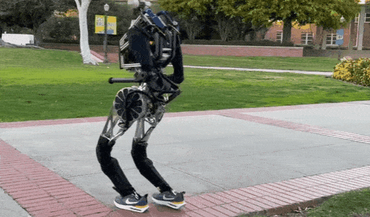 加州大学开发出全尺寸人形机器人，能模拟人类肌肉发力来运动