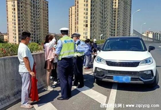 5座车坐6个人怎么处罚，3分200元(不同车型超载处罚标准不同)